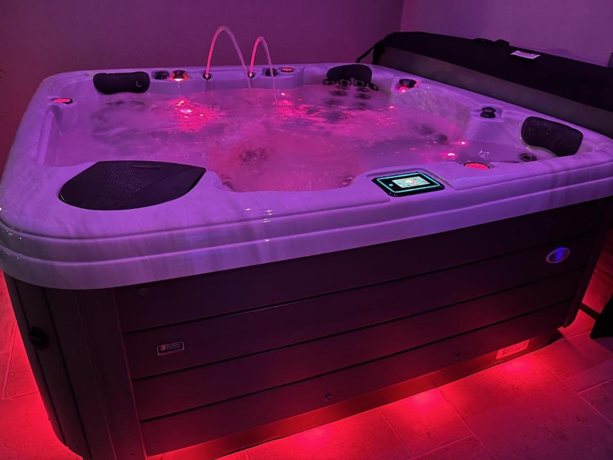 La Suite De Charme Du Mas De La Fontaine De Jonquier Avec Spa Privatif Séguret Eksteriør billede